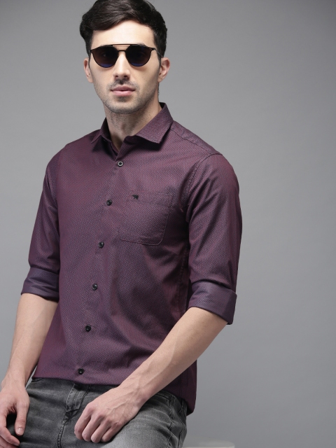 

THE BEAR HOUSE Men Burgundy & Black Slim Fit Self Design Casual Shirt