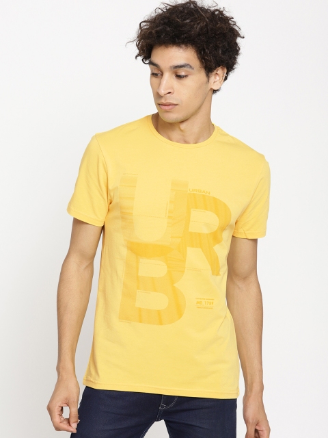 

Blackberrys Men Yellow Printed Round Neck T-shirt