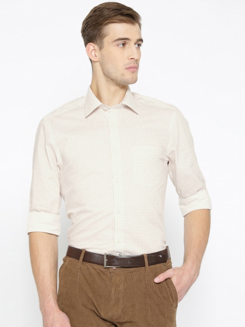 

Blackberrys Men Off-White & Beige Slim Fit Checked Formal Shirt