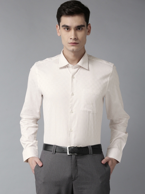 

Blackberrys Men Off-White & Brown Slim Fit Checked Formal Shirt