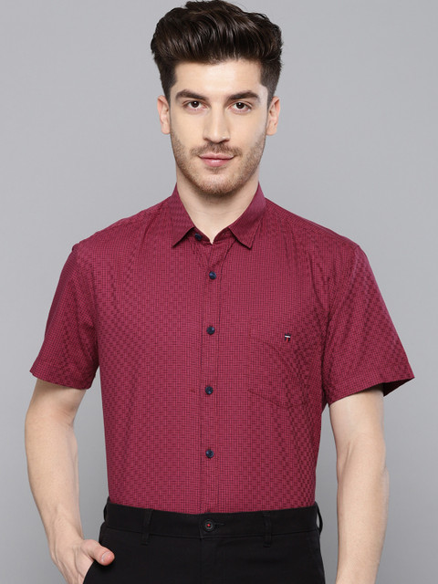 

Louis Philippe Sport Men Maroon & Black Slim Fit Checked Casual Shirt
