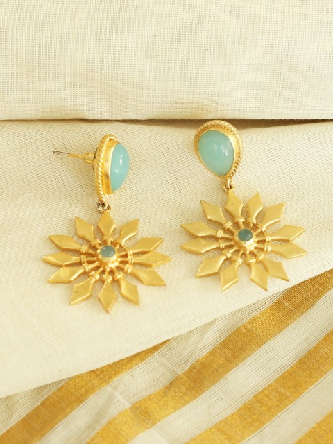 

Unniyarcha Jewellery Gold-Toned & Blue Circular Drop Earrings