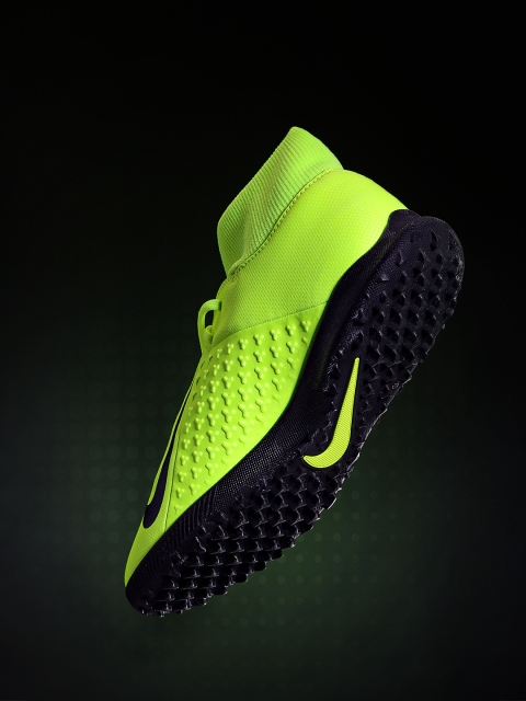 

Nike Unisex Fluorescent Green PHANTOM VSN CLUB Mid-Top Football Shoes