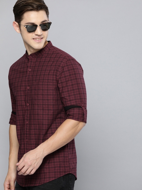 

HERE&NOW Men Maroon & Black Regular Fit Checked Casual Shirt