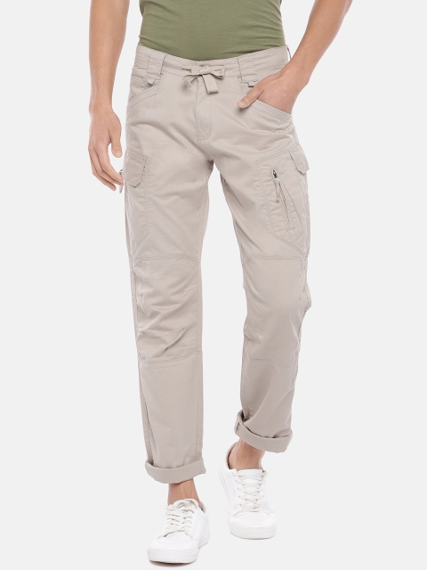 

Globus Men Beige Slim Fit Solid Cargos