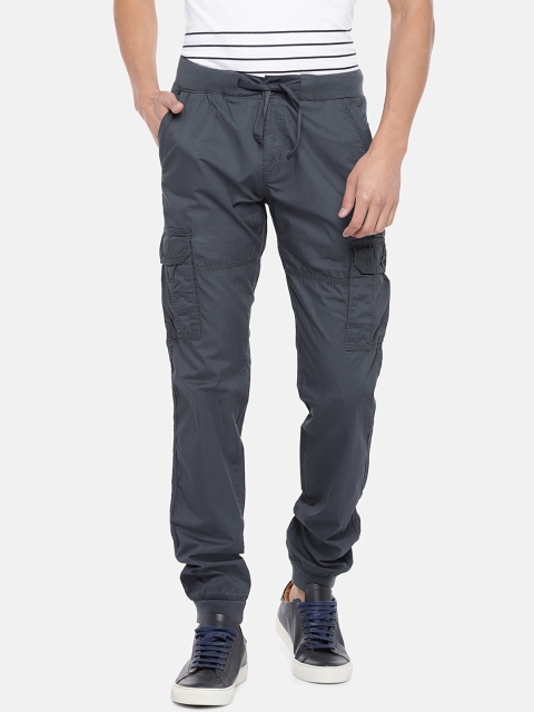 

Globus Men Grey Slim Fit Solid Cargos