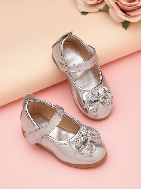 

Hoppipola Girls Silver-Toned Solid Mary Jane