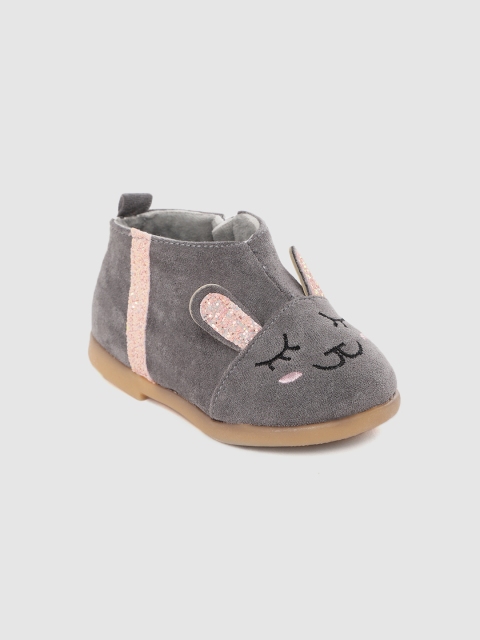 

Hoppipola Girls Grey Solid Sneakers with Glitter & Embroidered Detail