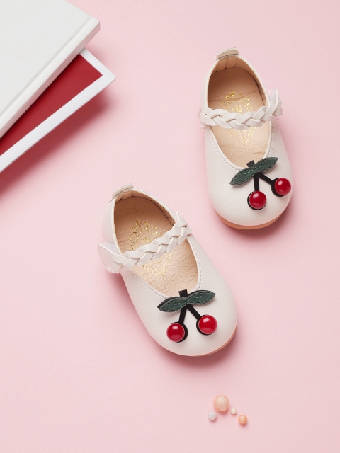 

Hoppipola Girls Off-White Applique Detail Mary Janes
