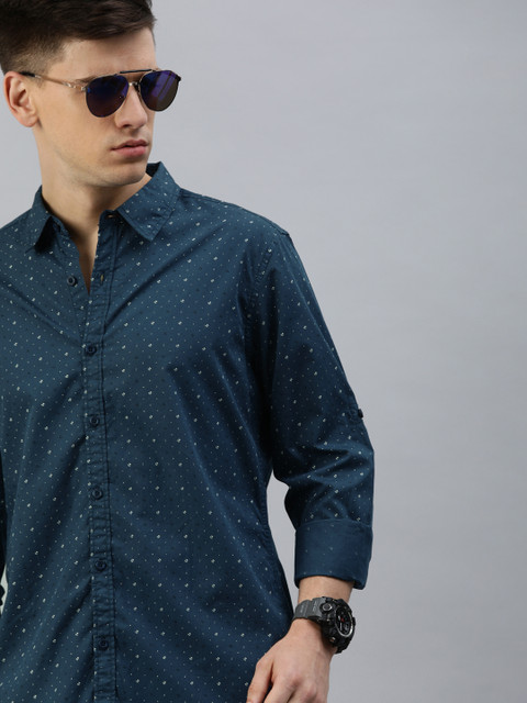 

The Roadster Lifestyle Co Men Navy Blue & Black Regular Fit Printed Sustainable Casual Shirt
