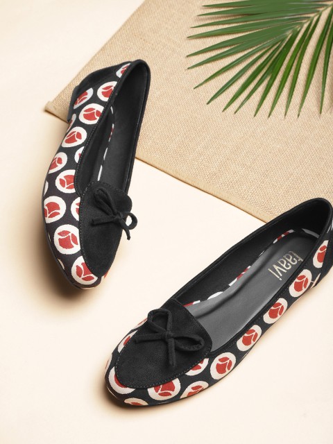 

Taavi Women Black & Off-White Bagru Print Sustainable Ballerinas with Bow Detail