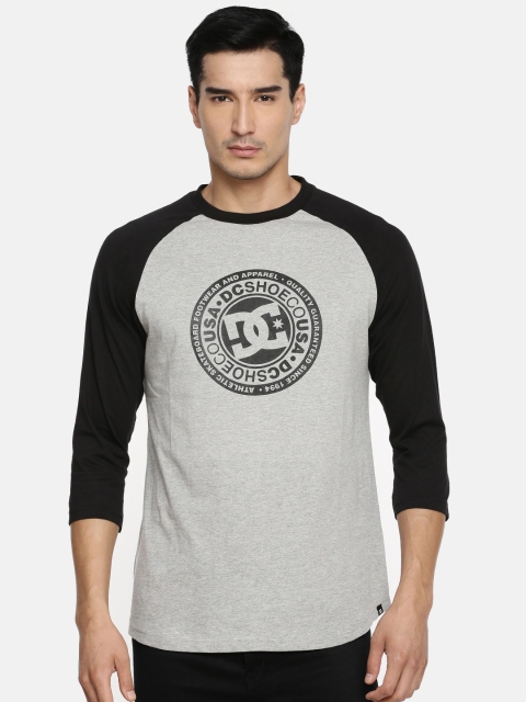 

DC Men Grey Printed Round Neck T-shirt
