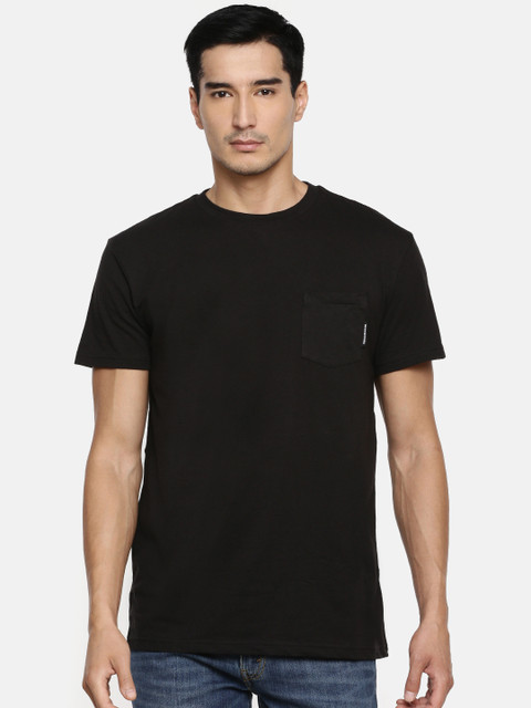 

DC Men Black Solid Round Neck T-shirt