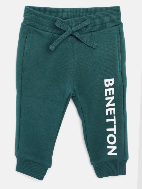 

United Colors of Benetton Boys Green Solid Joggers With Brand Logo Print Detail
