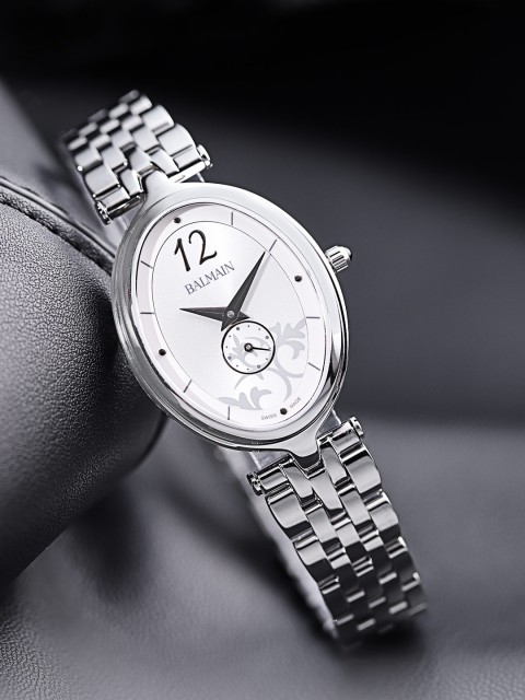 

Balmain Haute Elegance Oval Women Silver-Toned Swiss Made Analogue Watch B81113316