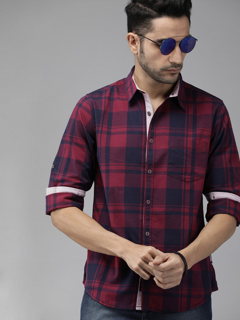 

Roadster Men Red & Navy Blue Regular Fit Checked Casual Shirt