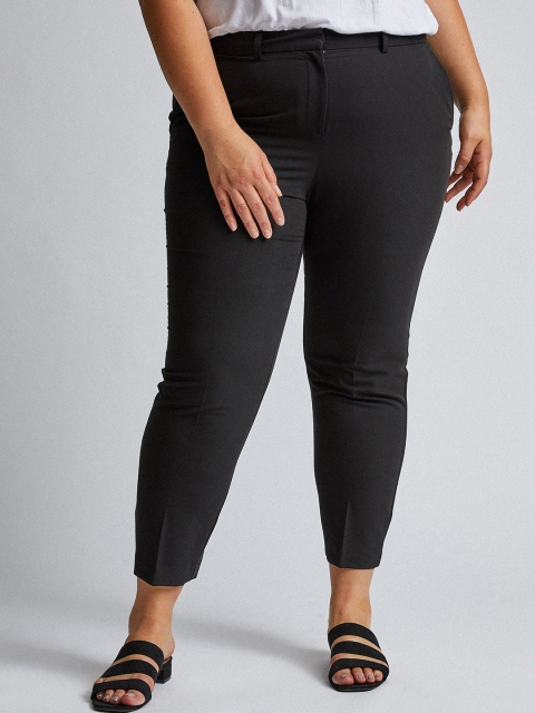 

DOROTHY PERKINS Women Black Regular Fit Solid Cropped Trousers