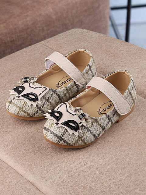 

Walktrendy Girls Beige Printed Ballerinas