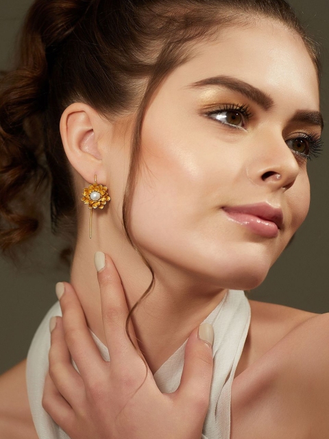 

Zariin 22K Gold-Plated & White Floral Studs
