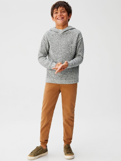 

Mango Kids Boys White & Black Solid Hodded Pullover Sweater