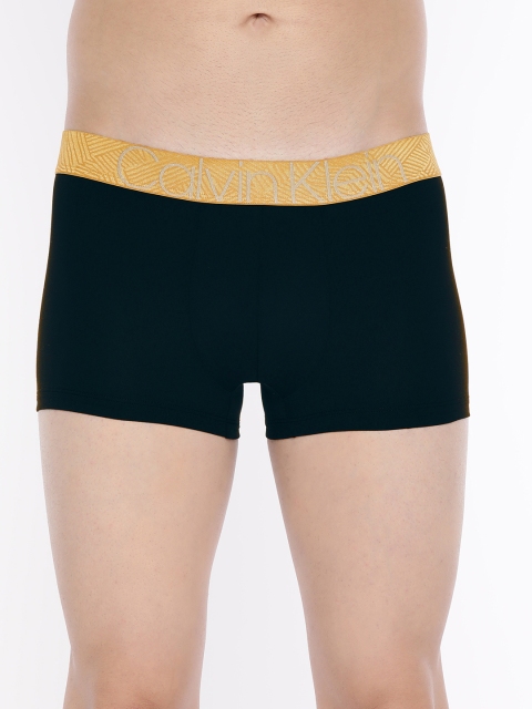 

Calvin Klein Underwear Men Black Solid Trunks NB1955001