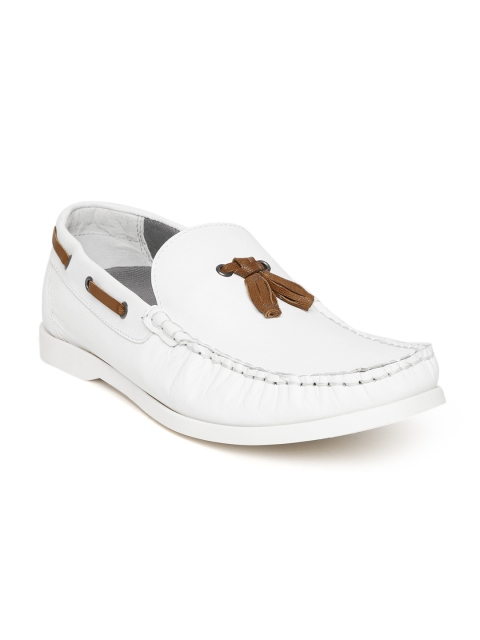 

LEO CLAWS Men White Leather Tasselled Loafers