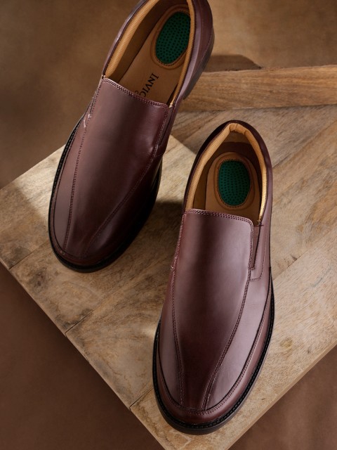 

INVICTUS Men Burgundy Soild Gel Comfort Formal Slip-Ons