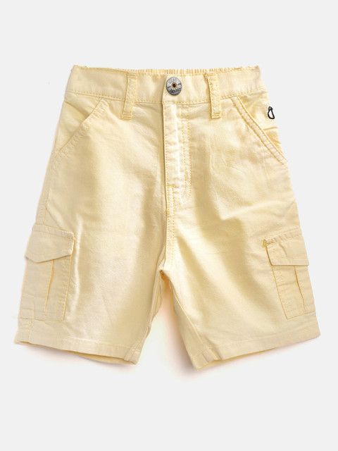 

Gini and Jony Infant Boys Cream-Coloured Cotton Solid Mid-Rise Knee Length Cargo Shorts