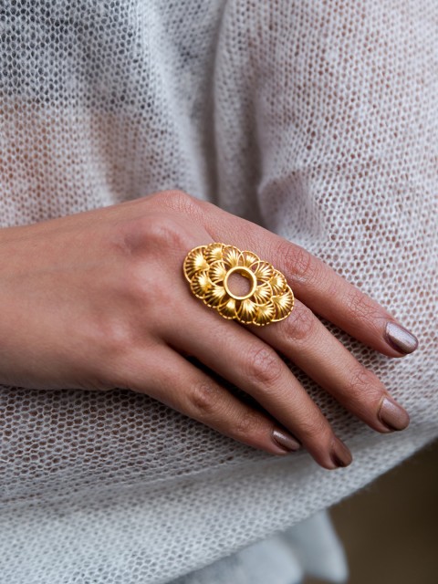 

Zariin Women 22KT Gold-Plated Intricate Textured Finger Ring