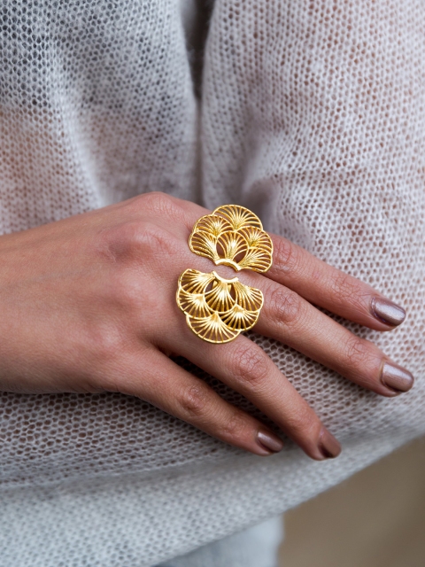 

Zariin Women 22KT Gold-Plated Intricate Textured Finger Ring