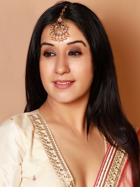 

Rubans Women Gold-Plated Handcrafted Pearl Embellished Maang Tikka