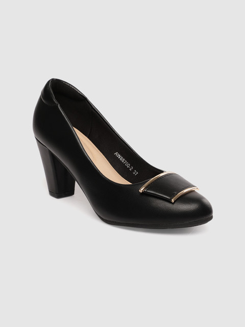 

Tresmode Women Black Solid Leather Pumps