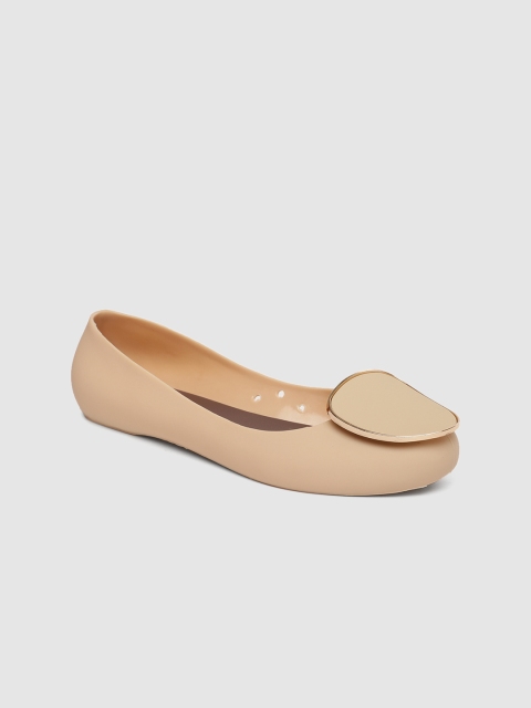 

Tresmode Women Beige Solid Ballerinas