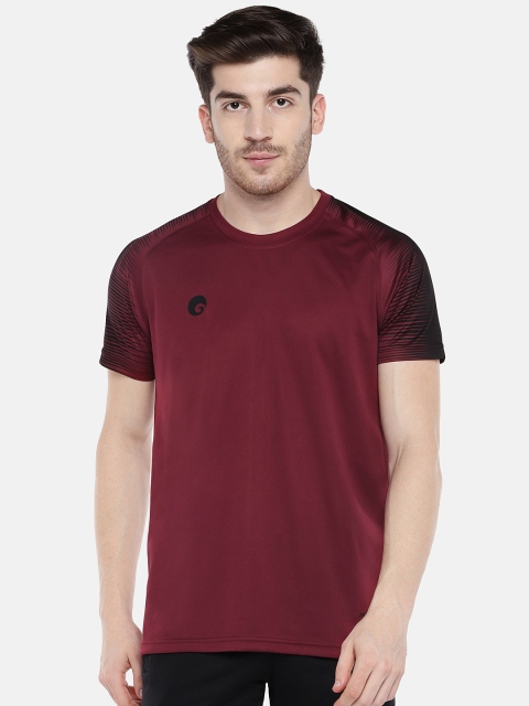 

Omtex Men Maroon Solid Round Neck T-shirt