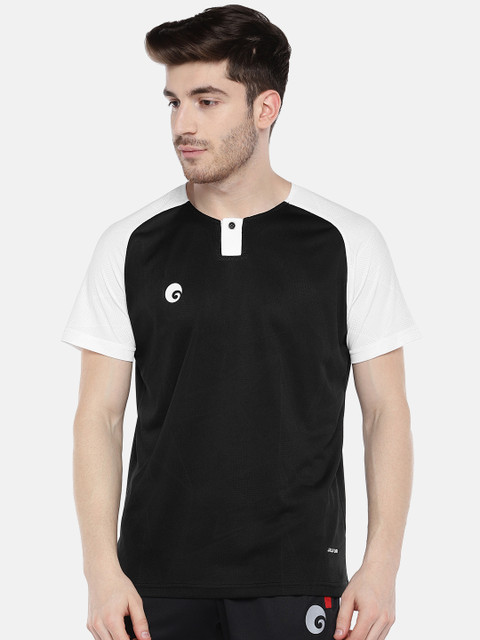 

Omtex Men Black & White Solid Round Neck T-shirt