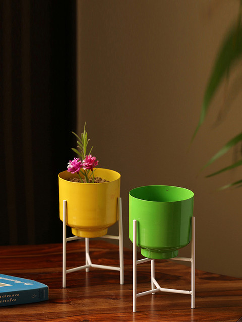 

ExclusiveLane Set of 2 Green & Yellow The Glossy Cylindrical Table Planters With Stands