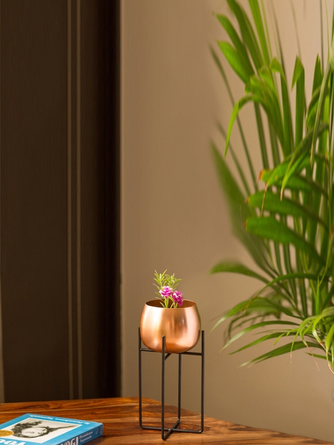 

ExclusiveLane Copper-Toned Solid The Copper Rounds Table Planter With Stand