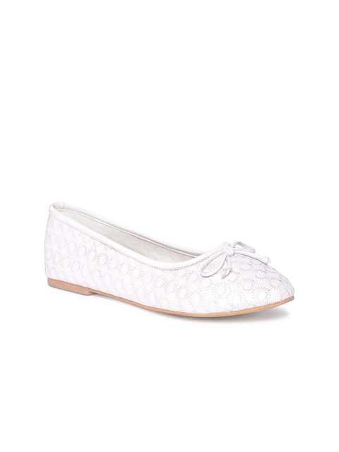 

TRENDS & TRADES Women White Textured Ballerinas