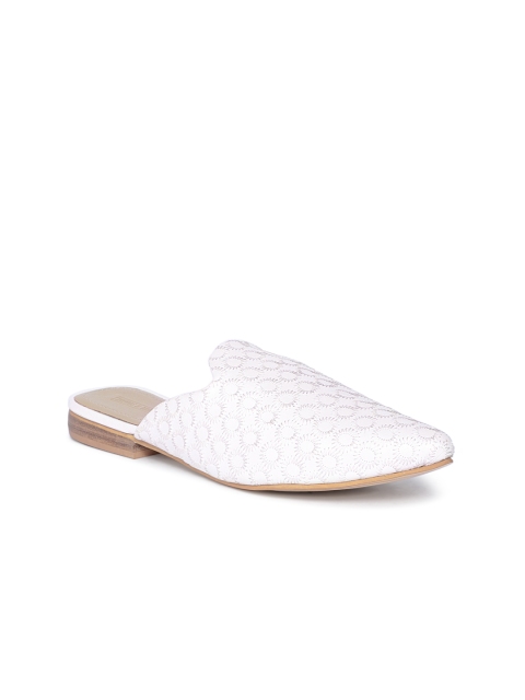 

TRENDS & TRADES Women White Textured Mules