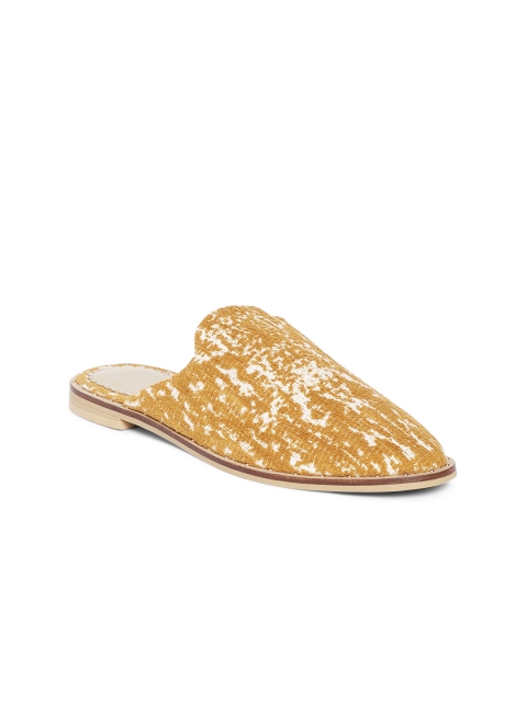 

TRENDS & TRADES Women Brown & White Woven Design Mules