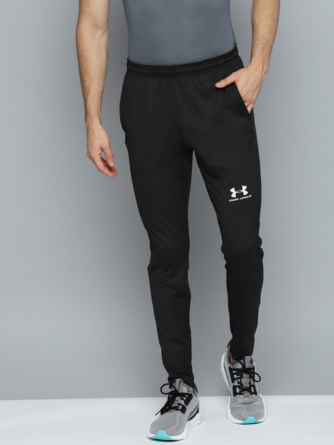 

UNDER ARMOUR Men Black Accelerate Premier Solid Trackpants