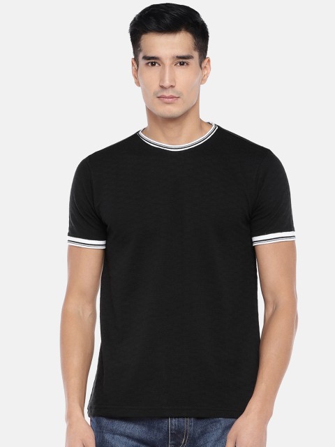 

Globus Men Black Solid Round Neck T-shirt