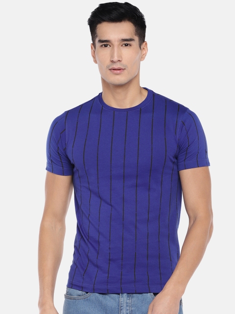 

Globus Men Blue Striped Round Neck T-shirt