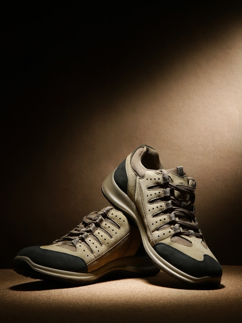 

Woodland Men Khaki & Black Nubuck Colourblocked Sneakers