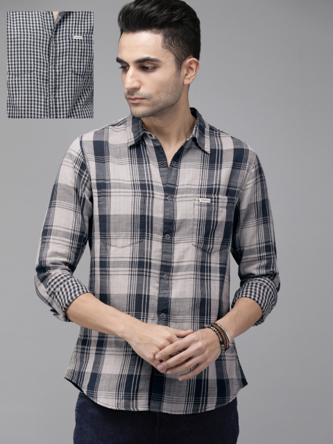 

Roadster Men Teal Blue & Grey Regular Fit Checked Casual Reversible Shirt