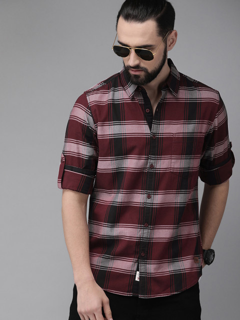 

The Roadster Lifestyle Co Men Maroon & Grey Regular Fit Checked Casual Shirt