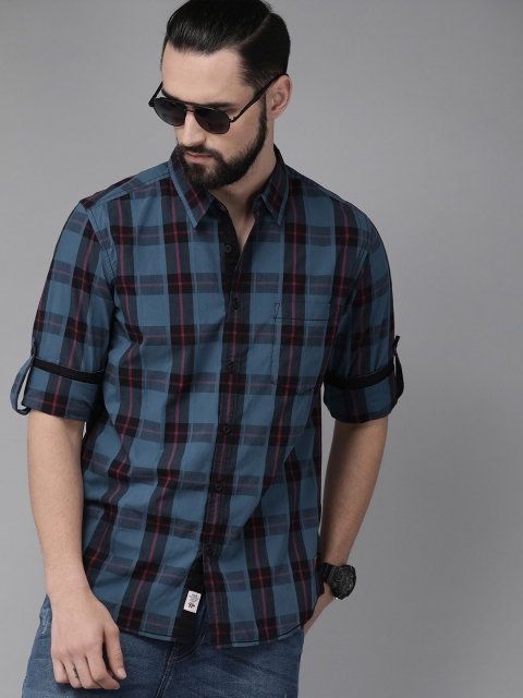 

Roadster Men Teal & Black Regular Fit Checked Casual Shirt