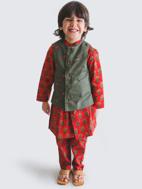 

Tiber Taber Boys Maroon & Green Embroidered Kurta with Pyjamas & Jacket