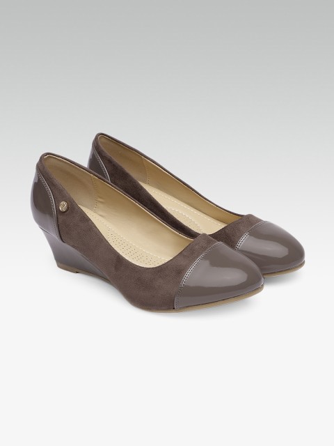 

Carlton London Women Taupe Solid Pumps