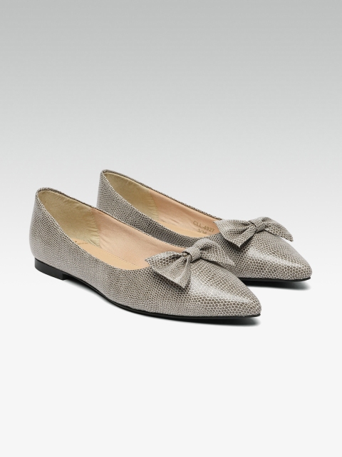 

Carlton London Women Olive Green Textured Ballerinas